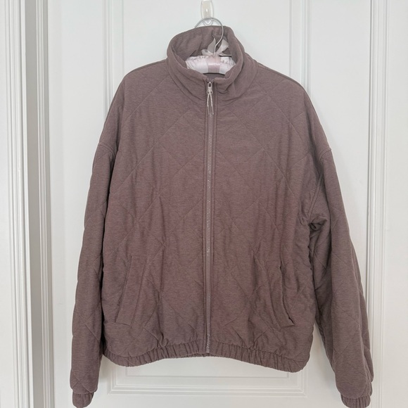 Vuori Women's Halo Insulated Jacket- Quilted - Picture 4 of 10